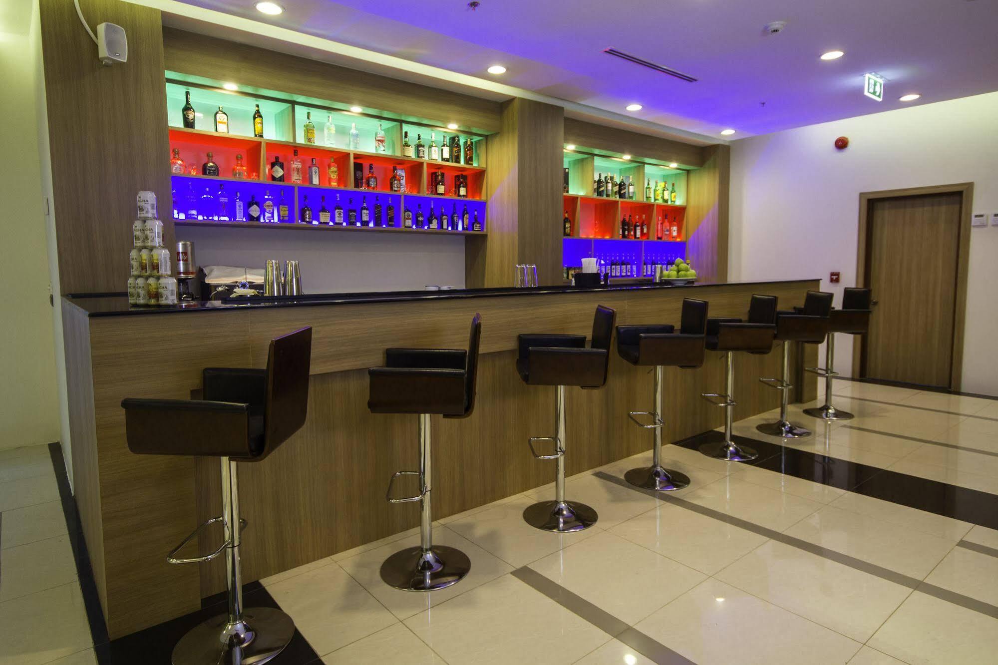 Holly Hotel Myanmar Yangon Exterior foto