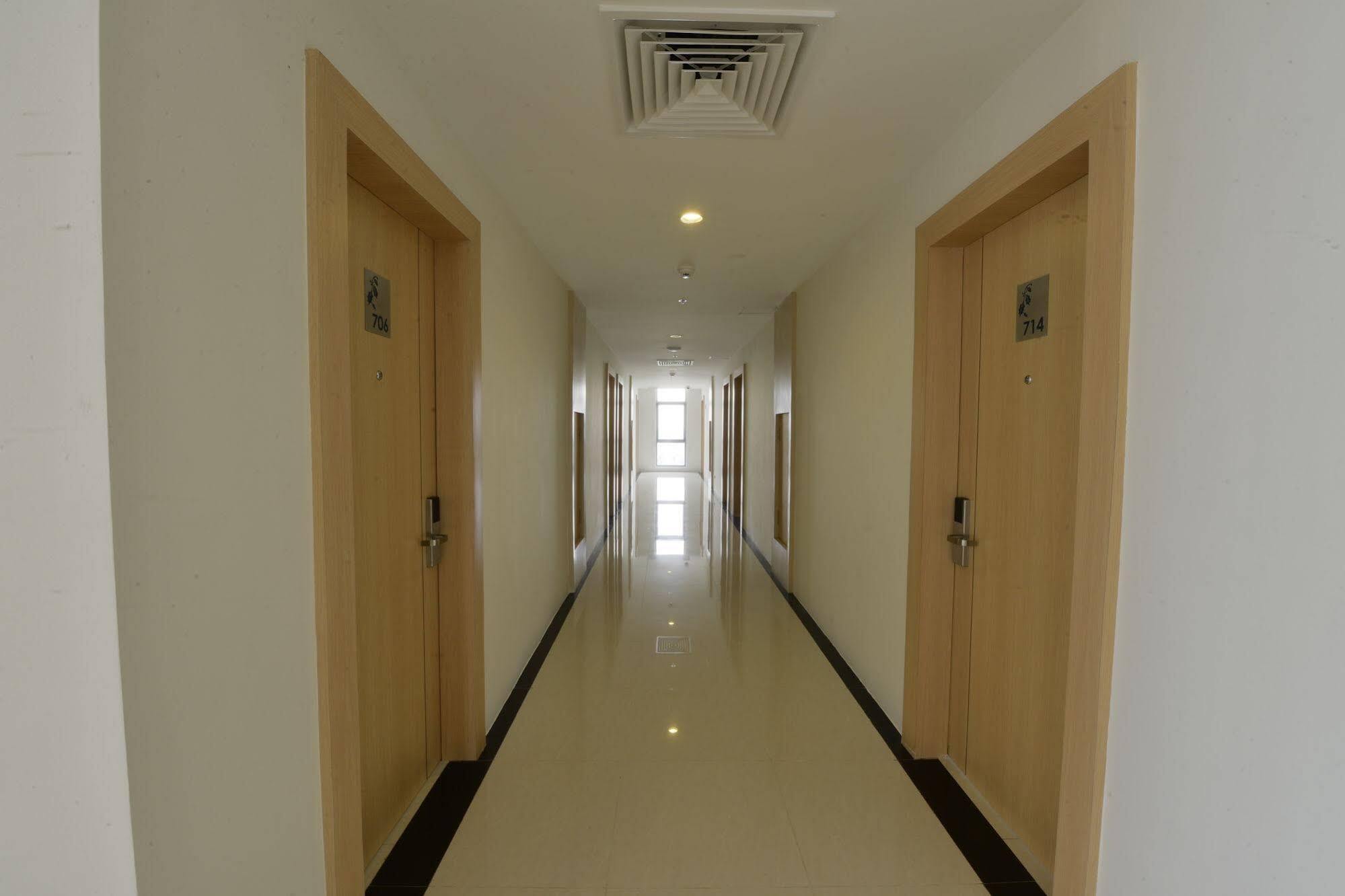 Holly Hotel Myanmar Yangon Exterior foto